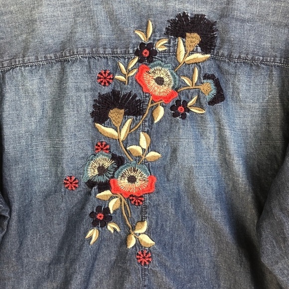WOMEN’S denim embroidered button down - Picture 6 of 10